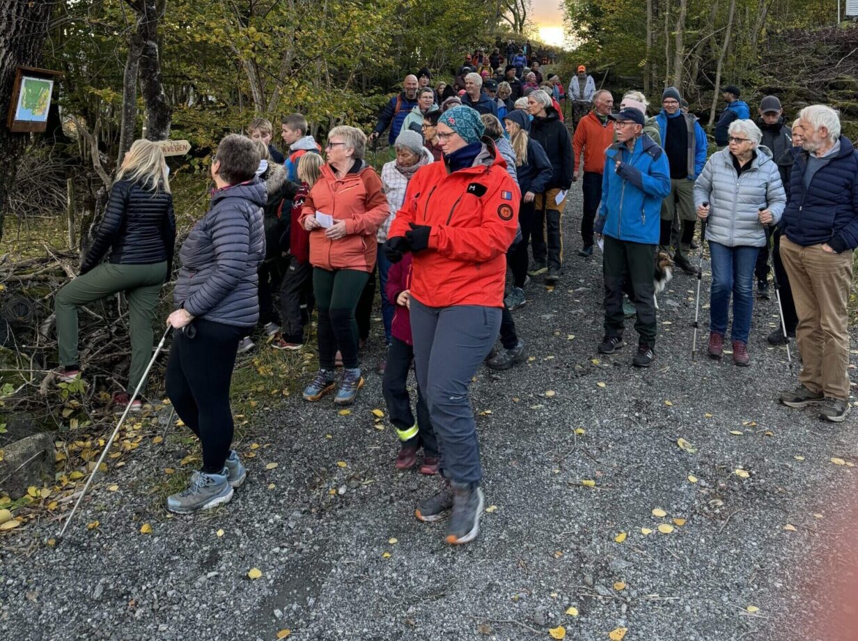 Mange var med på tursti-opninga